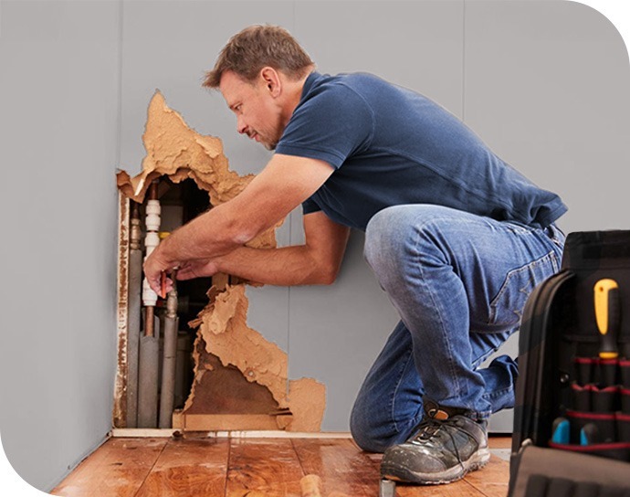 houser's air conditioning & heating service plumber repairing water pipe leak in iowa