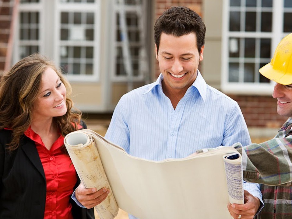 Home remodeling contractors in Memphis reviewing project