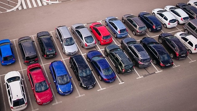 Modern AI-based checkout-free parking lot with cars and barriers.