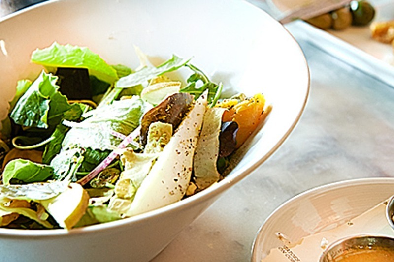 Lucca Bar & Grill Restaurant in Port Costa California