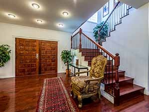 Foyer Kamloops waterfront property for sale
