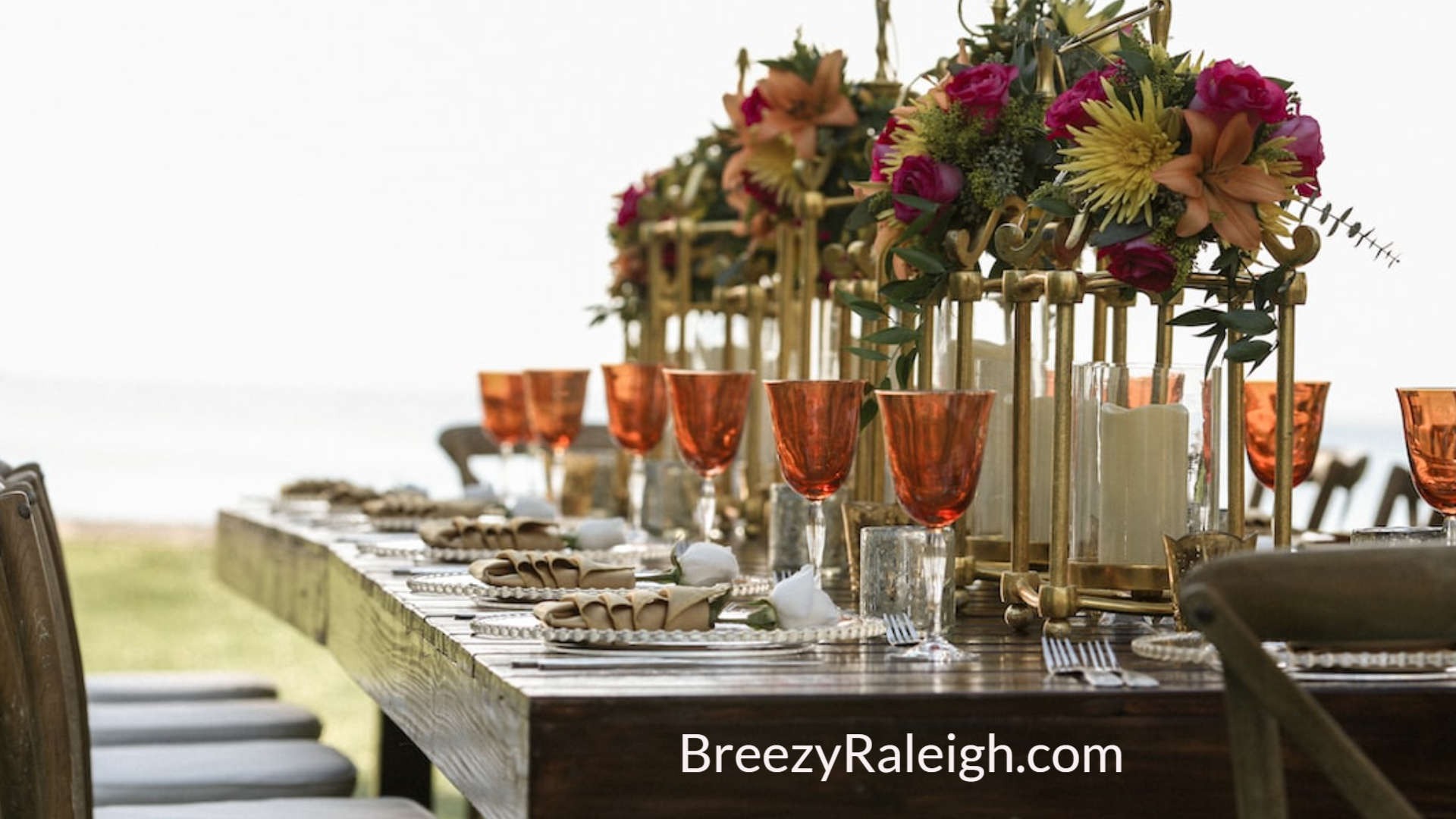 beautifully decorated Thanksgiving table