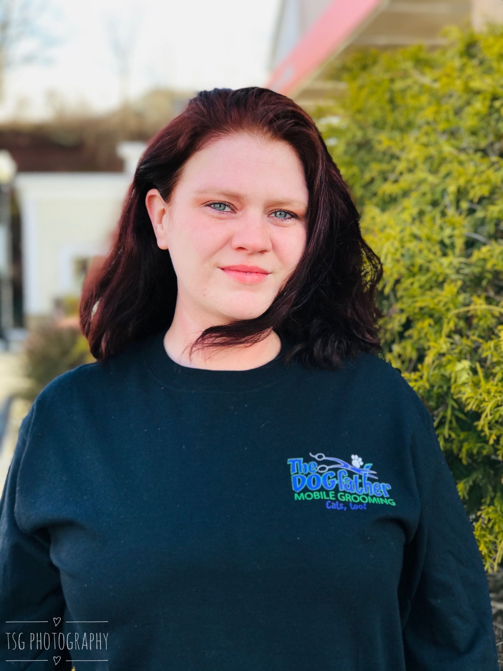 <img src="Ashley.jpg" alt="professional pet groomer">