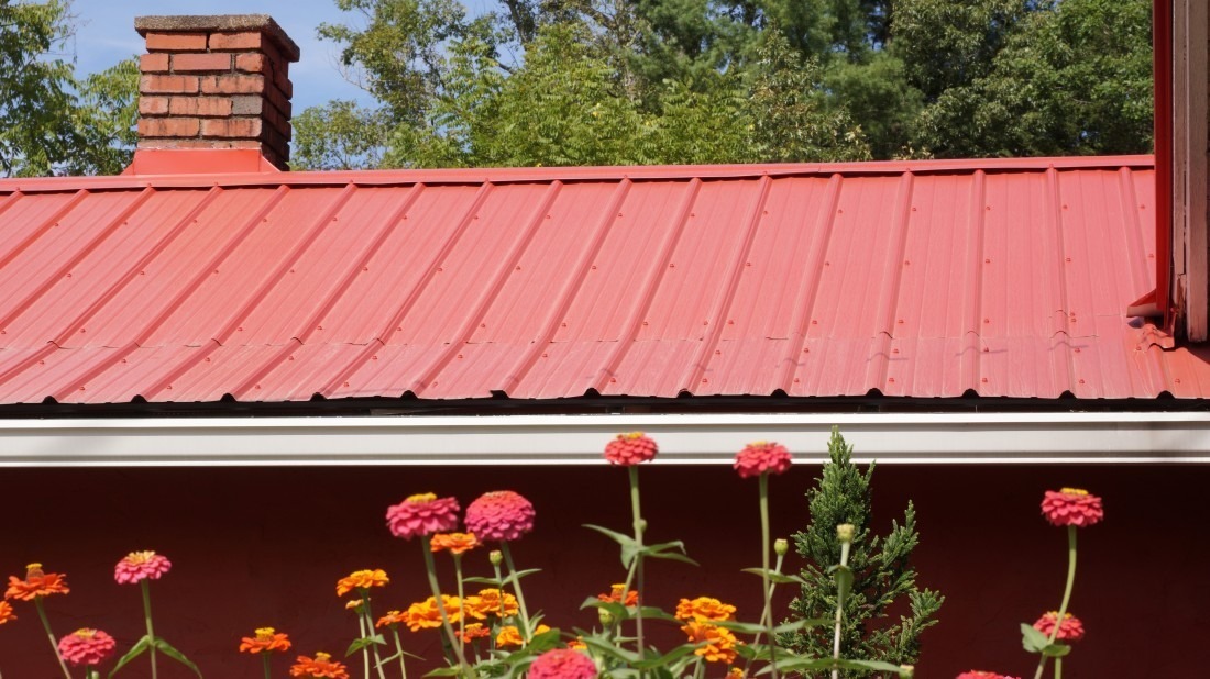 <img src="metal roof.jpg" alt="red metal roof>
