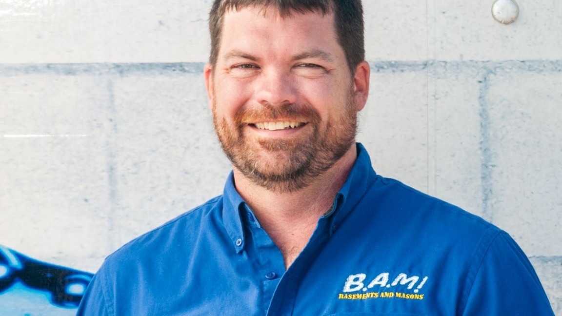 <img src="Eric Halligan" alt="employee">