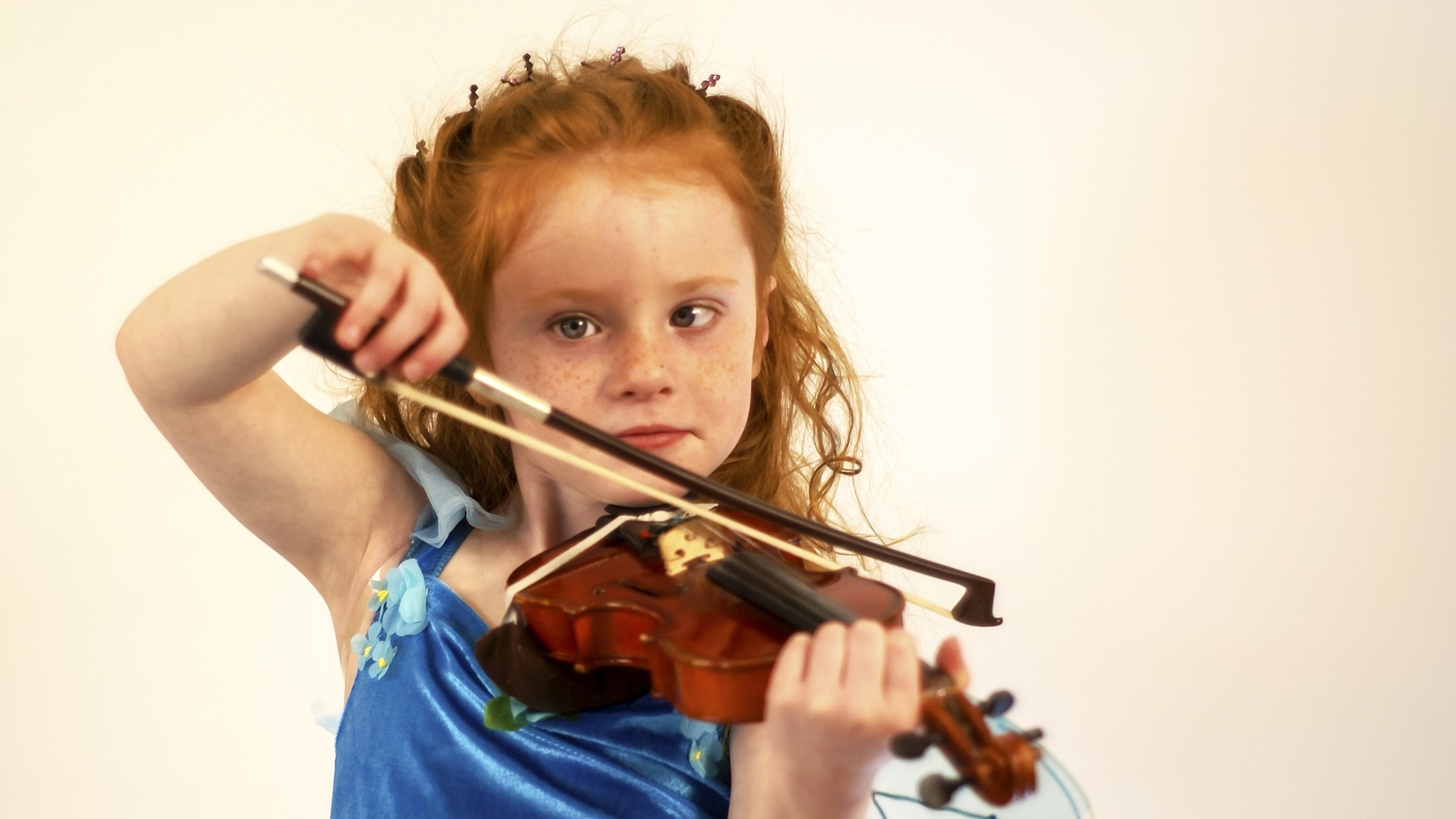 Red haired girl playing violin