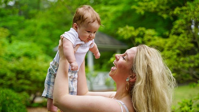Expectant couple exploring budget-friendly baby registry options.