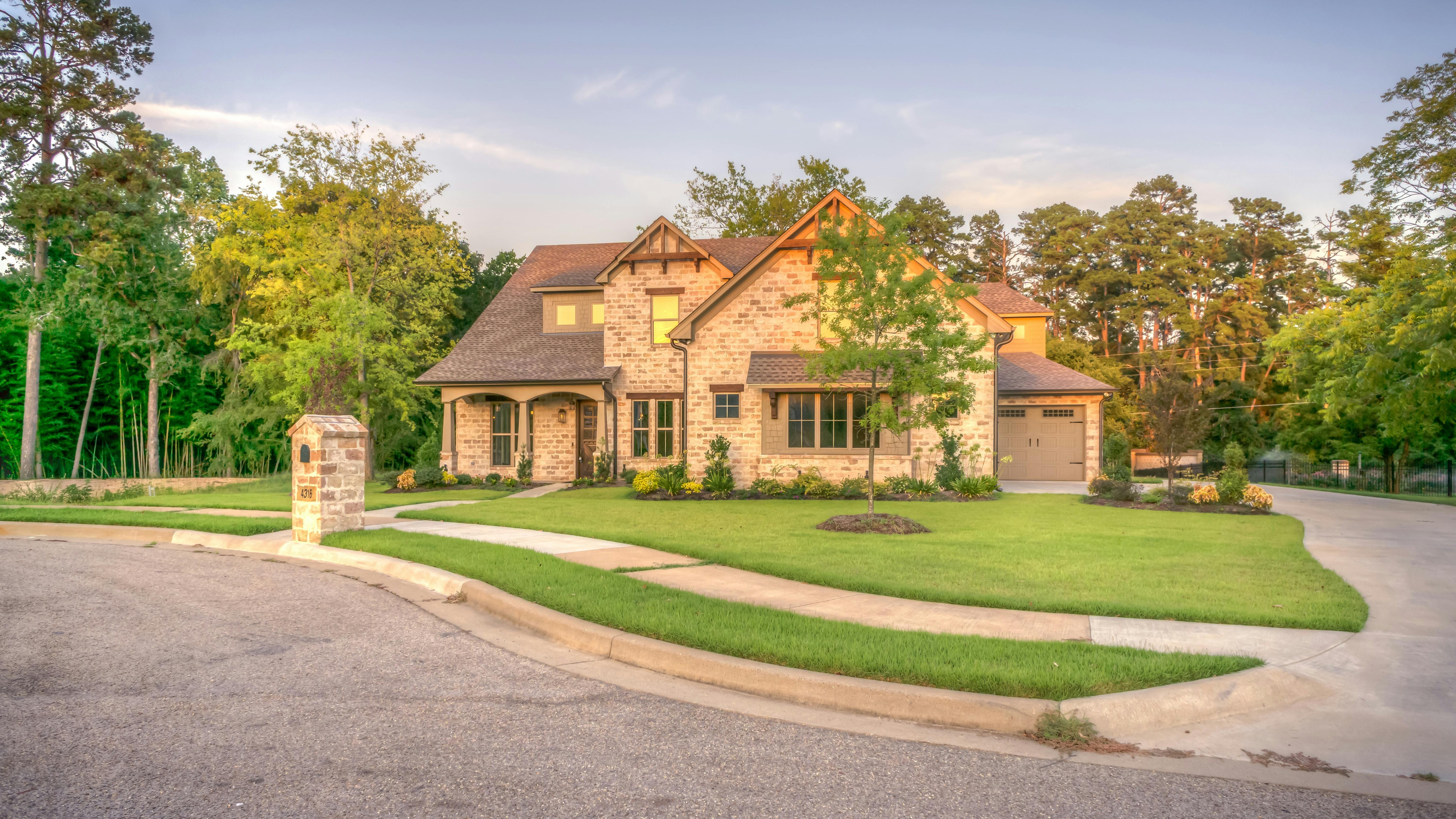 Real estate ad showing a classic home and market assessment offer.