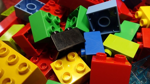 Family enjoying LEGO in Omaha botanical garden, nature connects