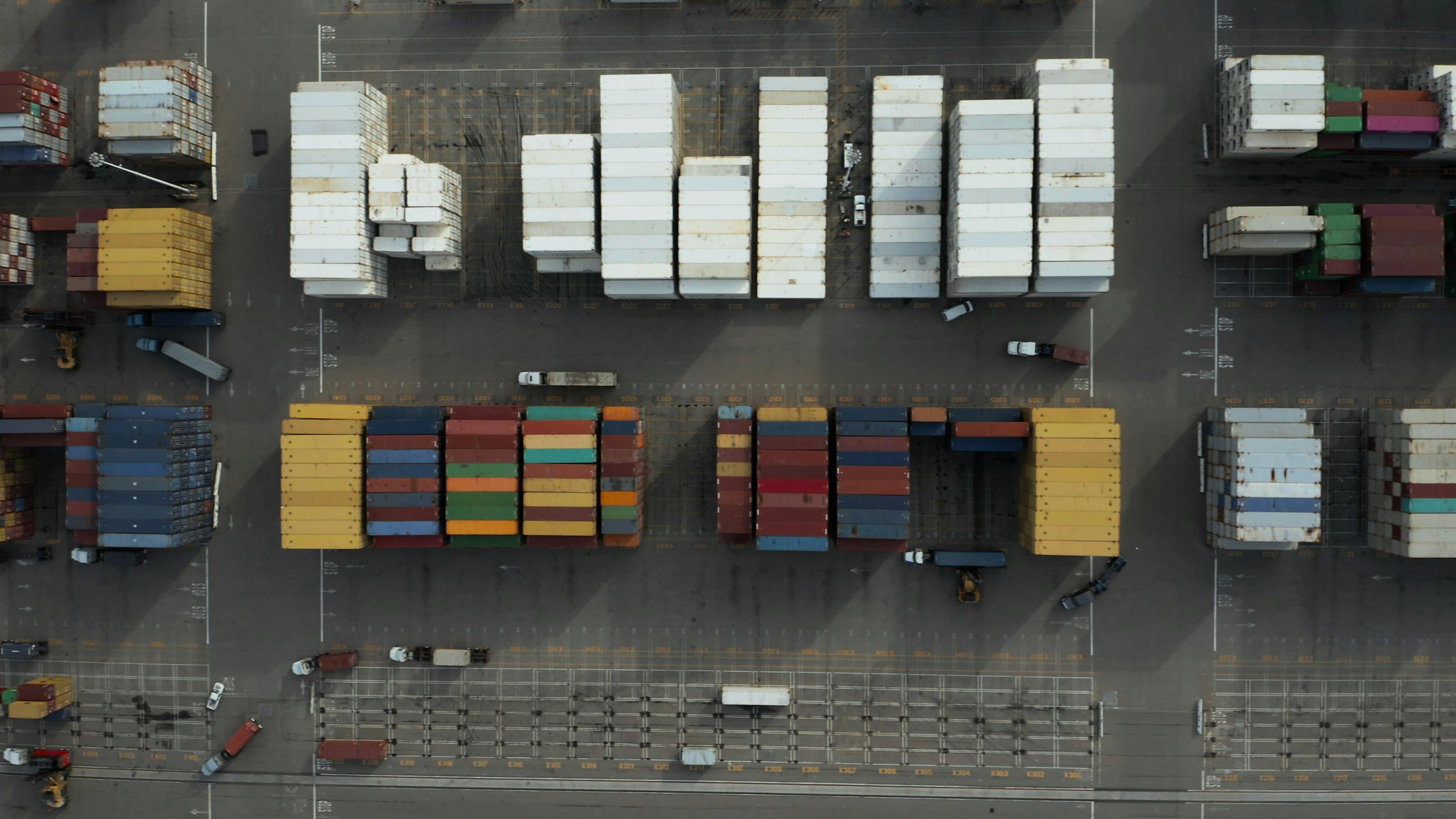 Abstract depiction of navigating supply chains during trade tariffs.