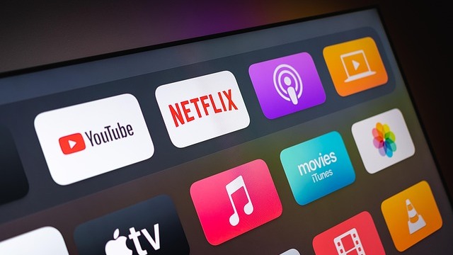 Man using phone for Samsung TV interface; Netflix not working issue.