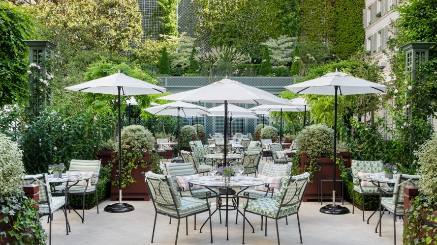 Le Jardin Français Garden at Le Bristol Paris dining area.