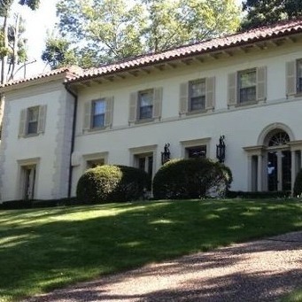 picture of a historical home