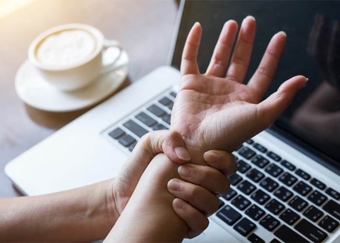 CARPAL TUNNEL SYNDROME AND NERVE DISORDERS