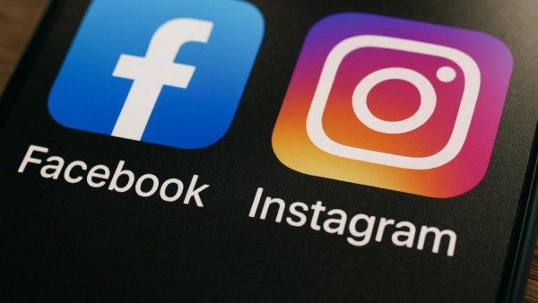 Close-up of Facebook and Instagram icons on smartphone screen
