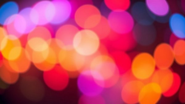 Vibrant bokeh depicting an Arizona holiday concert atmosphere.
