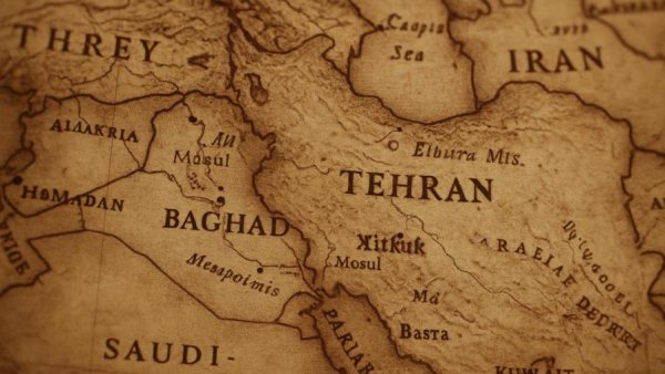 Vintage map of the Middle East showing Iraq, Iran, and nearby countries.