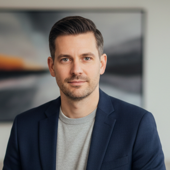 Portrait of Daniel Hayes, Technology Correspondent — AI & Innovation for Stratalyst Media