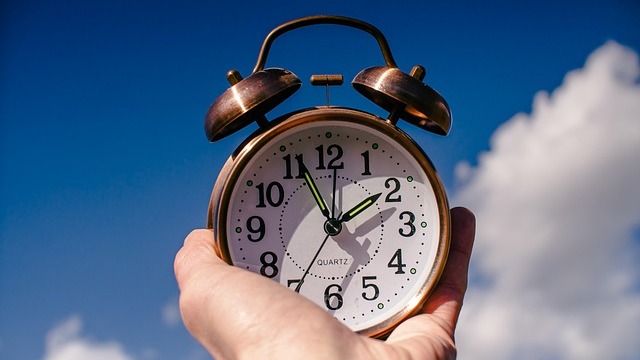 Young woman discusses daylight saving time impact in news studio.