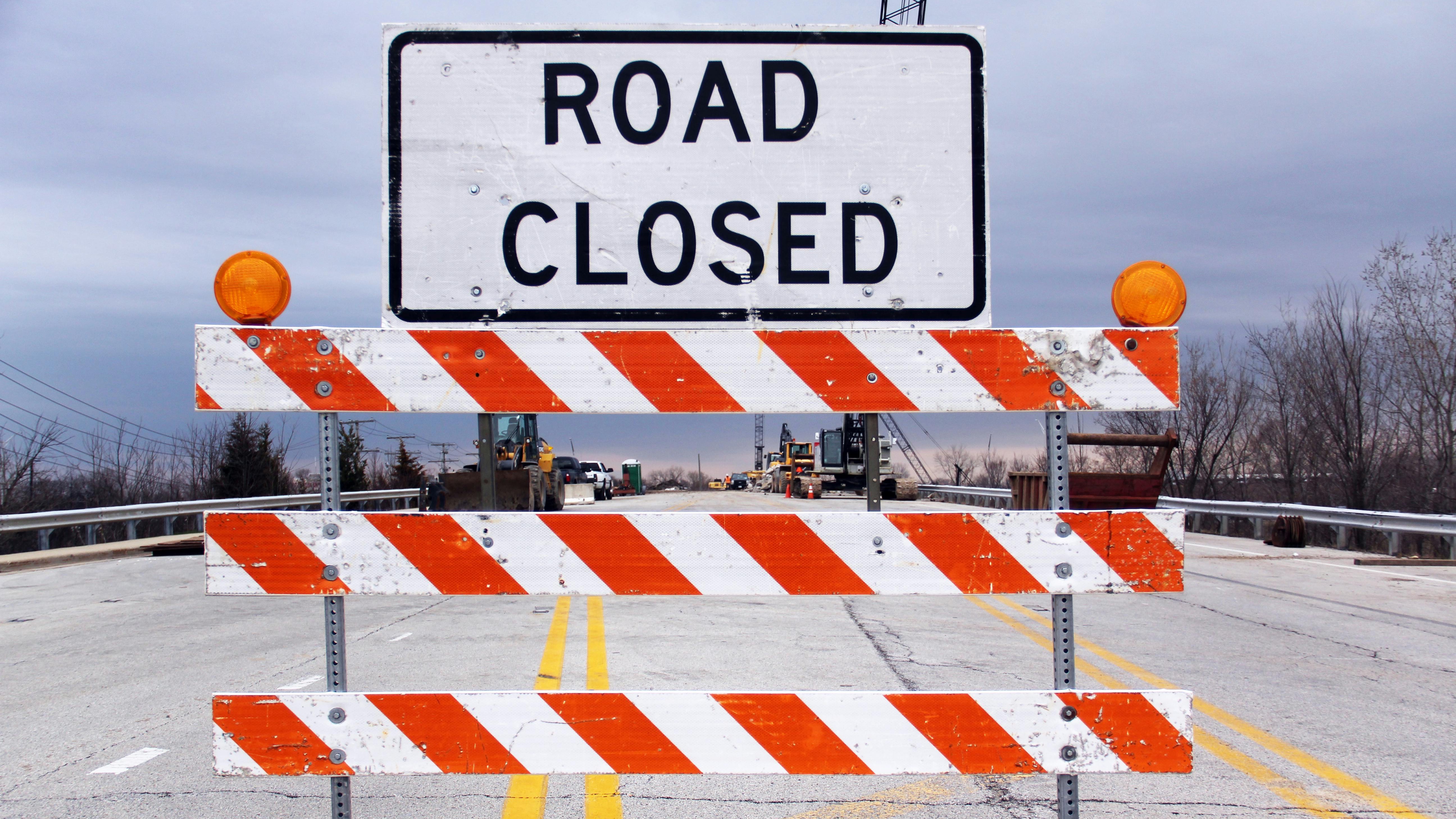 MLK Blvd construction slowing traffic as reporter discusses highway work.