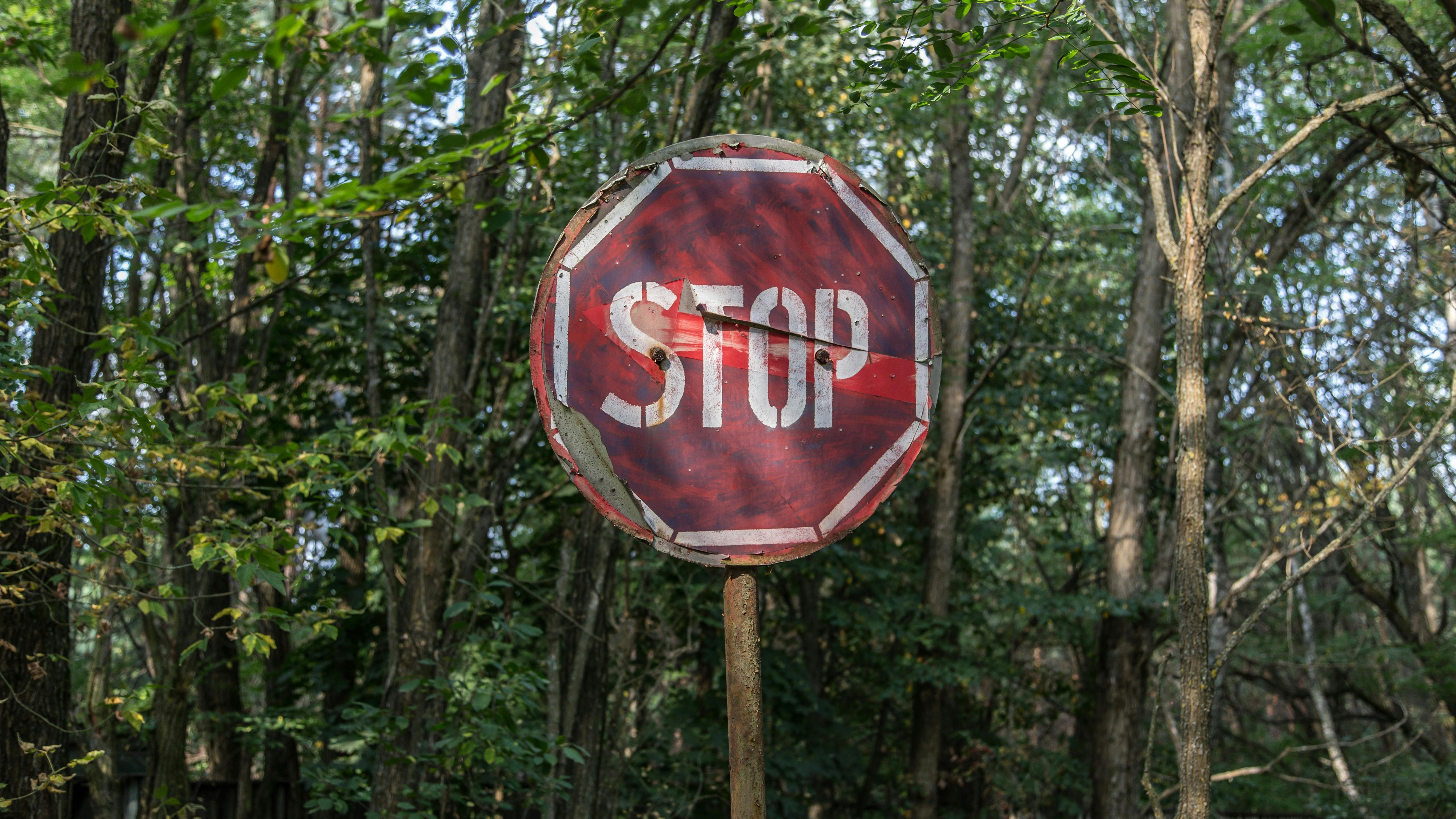 Map highlighting Monte NE Rd and E New Hope Rd in Rogers, accident site marked.