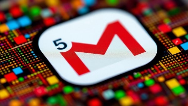 Gmail app icon with notification badge on dark screen.