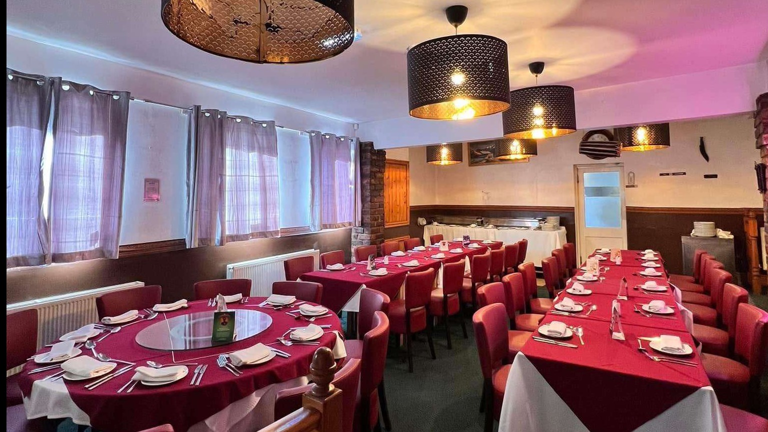 Nepalese and Indian restaurant with easy parking and welcoming entrance in Nottingham