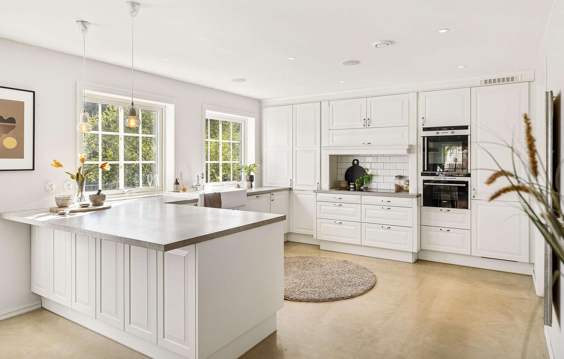 sparkling clean kitchen - ready for you to come home to make your next meal