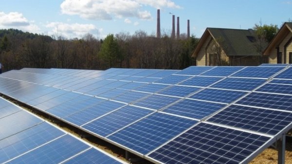 Coal Pollution Hurts Solar Panels, Just Like Your Lungs
