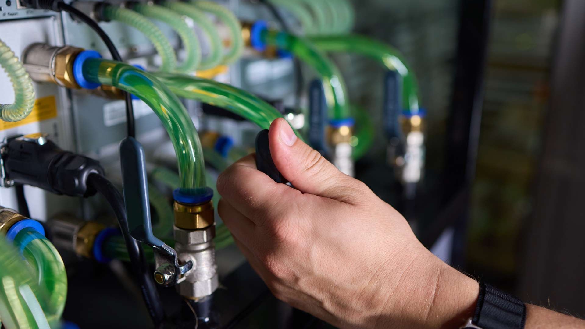 Detailed diagram illustrating water treatment in data center cooling process.
