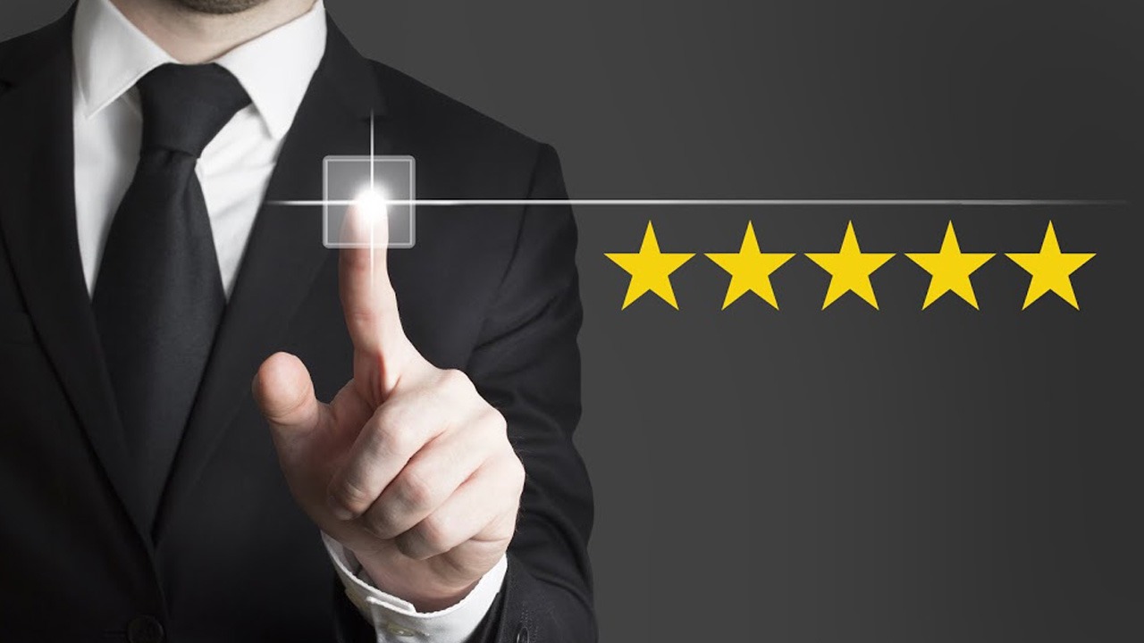 male giving 5 star rating