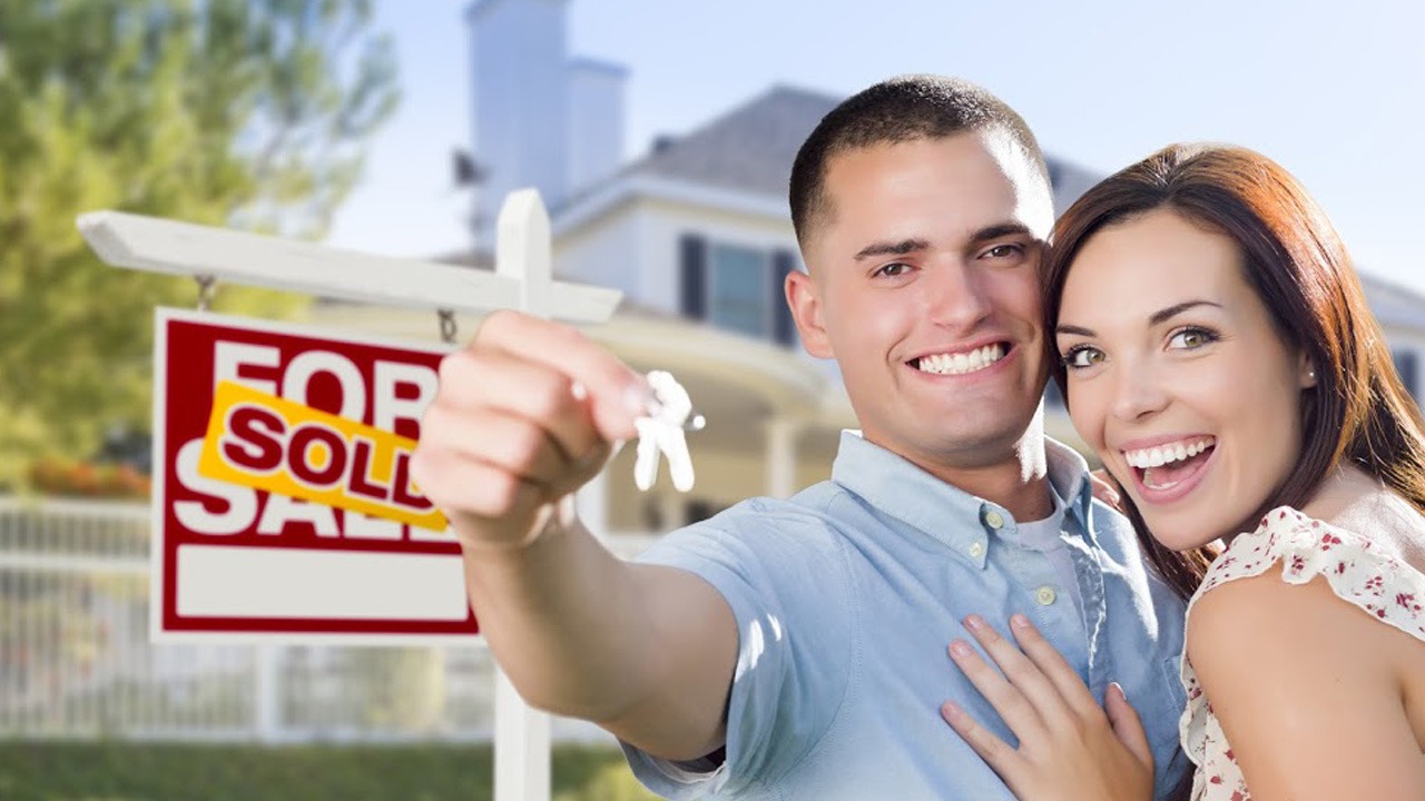 man and woman with key to house they bought