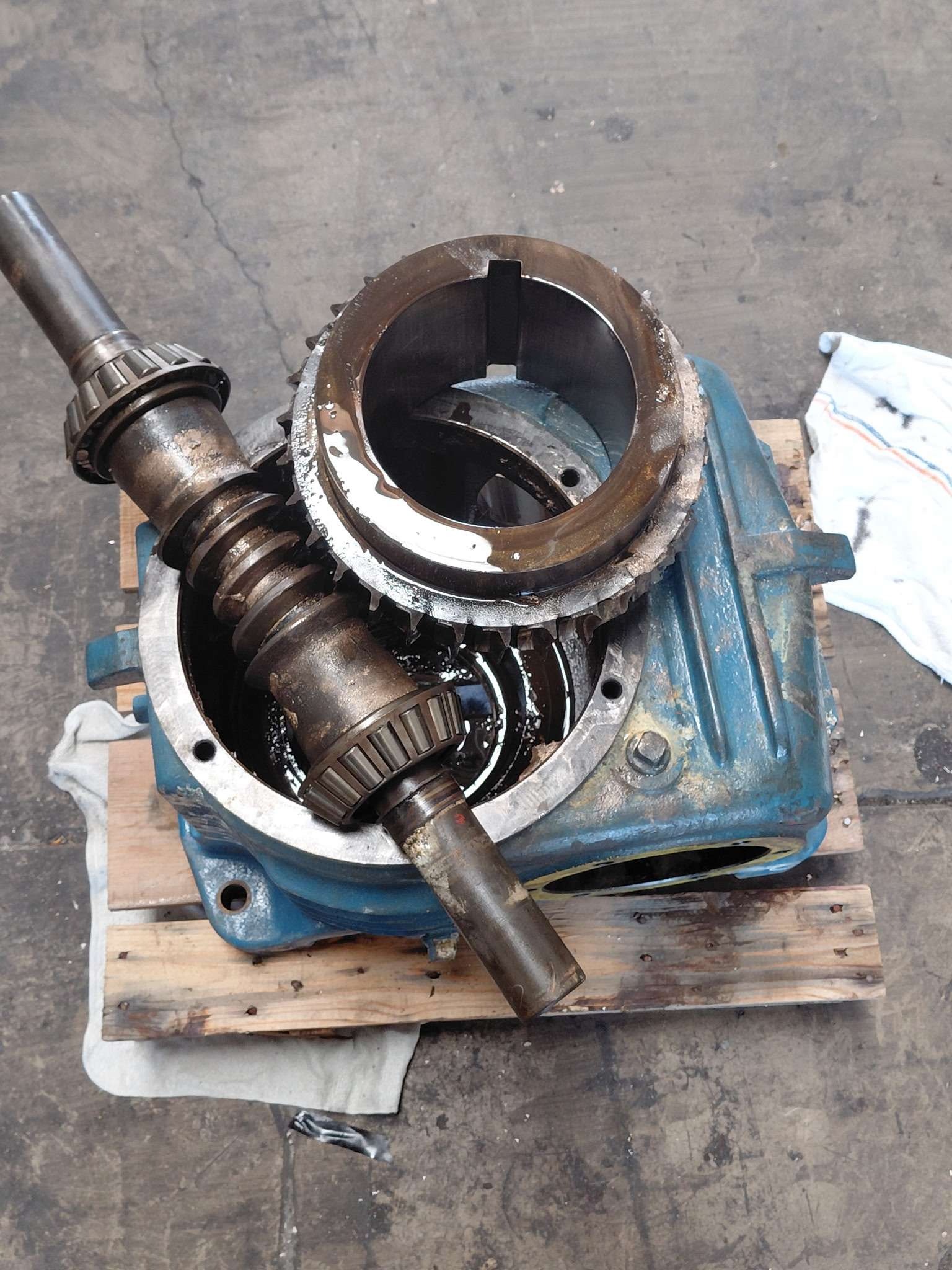 Gearbox maintenance and service