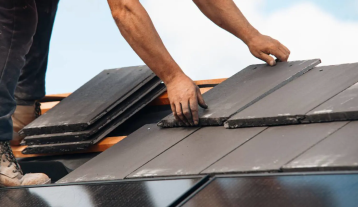 London flat roofing company logo with worker icon on house rooftop.