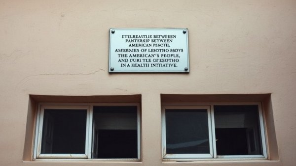 Plaque on building symbolizing U.S. health deals with African countries.