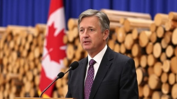 Resolving softwood dispute mutually beneficial for Canada, U.S., B.C. premier says