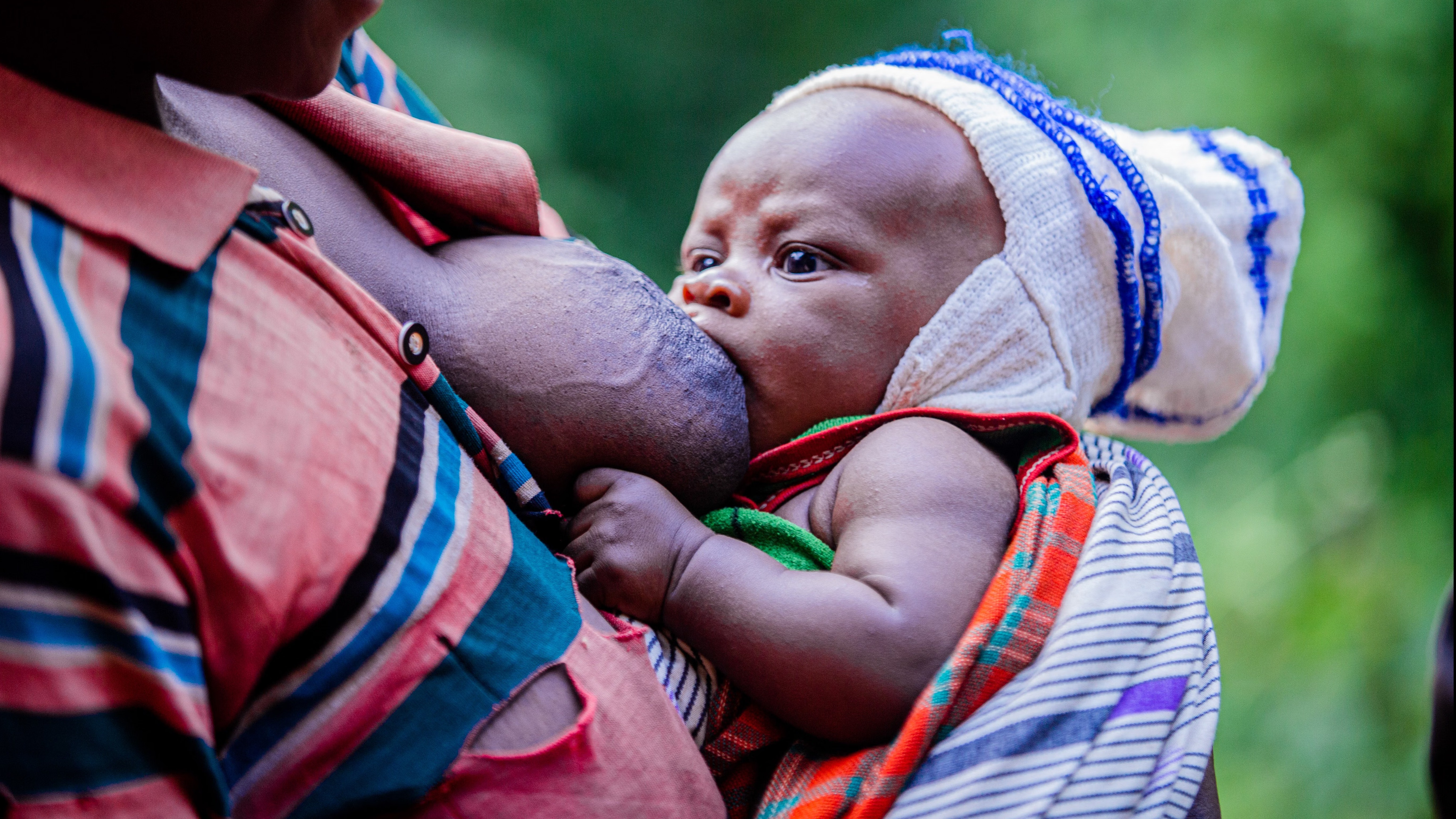 Support breastfeeding mothers in the workplace infographic with mother multitasking.