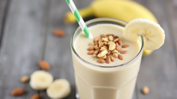 Creamy Almond Butter and Banana Smoothie