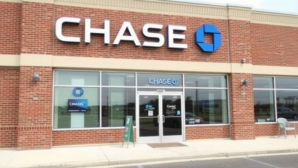 Chase opens first Ames branch, pledges $1M for Iowa's small businesses