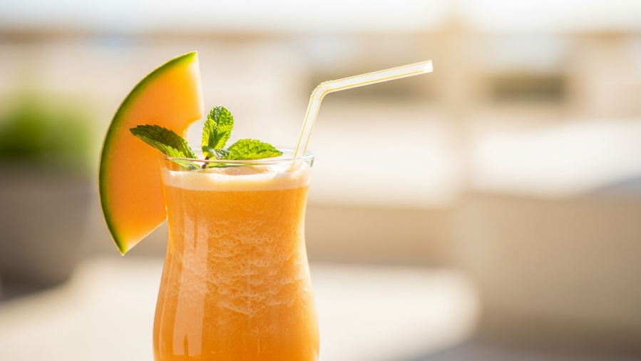 You have to Try This Summer Cantaloupe Smoothie Mocktail or Cocktail
