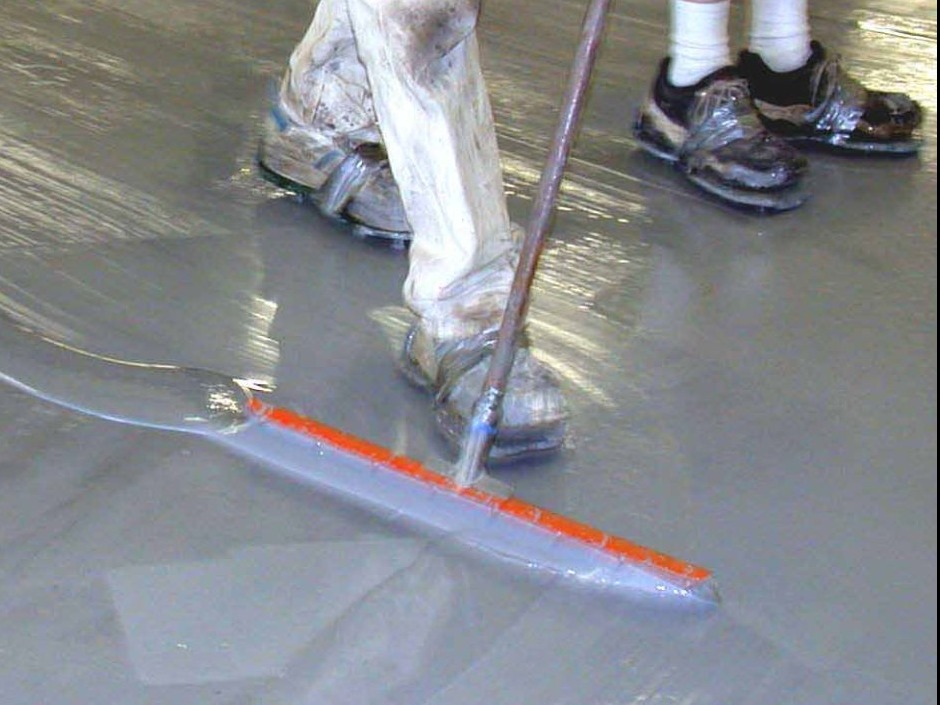 squeegee-applied-garage-floor-epoxy