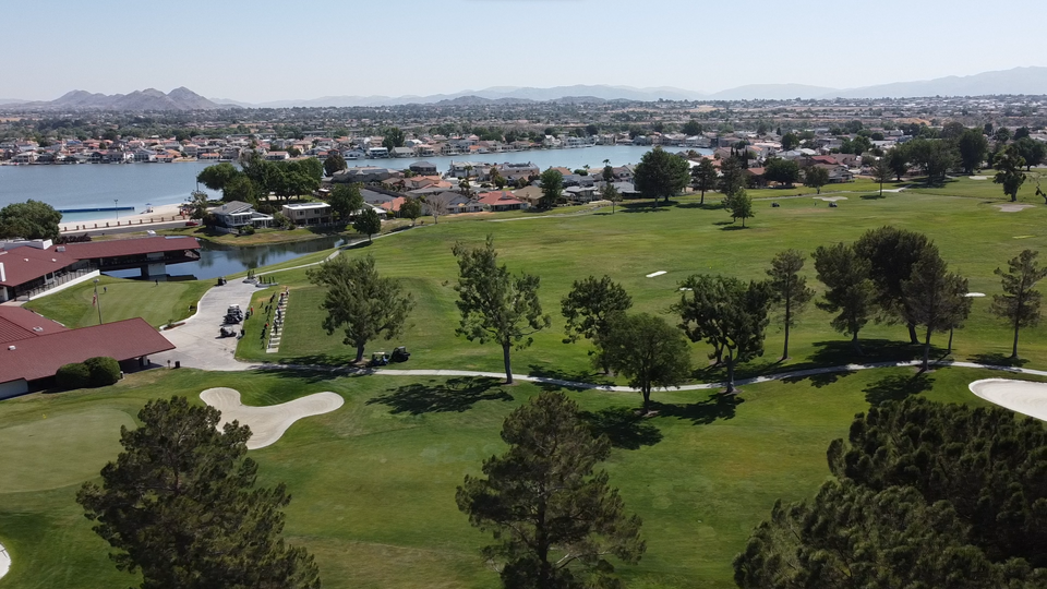 Panoramic premier high desert country club oasis with mountain backdrop
