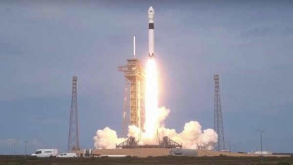 Blue Origin’s New Glenn rocket exploded on the launch pad, destroying its only pad and threatening Amazon’s satellite deadline