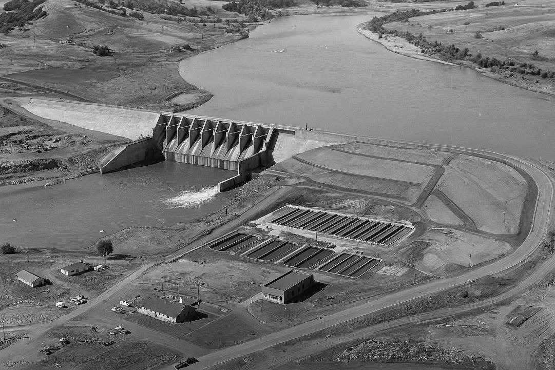 Archival image of Nimbus Dam and early hatchery buildings along the American River