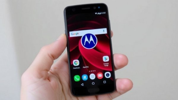 Why I prefer this $200 Motorola phone over Samsung and Google's budget models