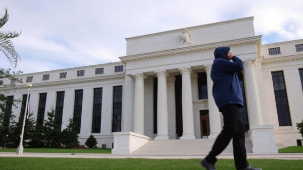 DHS funding battle risks shutdown. And, Fed holds rates steady despite Trump pressure