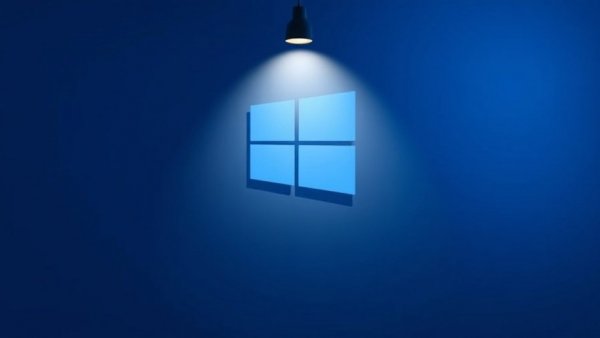 Windows logo on blue background with spotlight, representing Windows-Kernel-Sicherheitslücken.