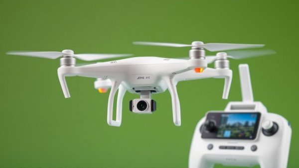 DJI Mini 4K drone offer: sleek drone, controller, green setting.