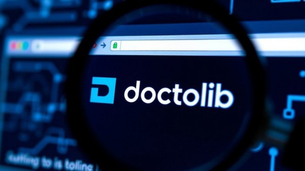 Doctolib irreführende Praktiken: logo magnified on screen.