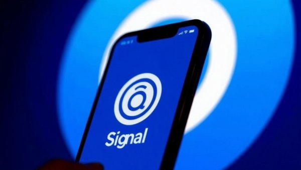 Phishing-Angriffe auf Signal concept with smartphone logo.